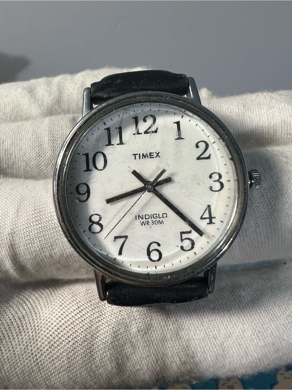 (622)Vintage Timex Indiglo WR 30M White Dial Watch with Black Strap